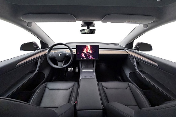 Tesla Model Y 18 of 30