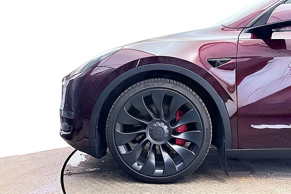 Tesla Model Y 10 of 30