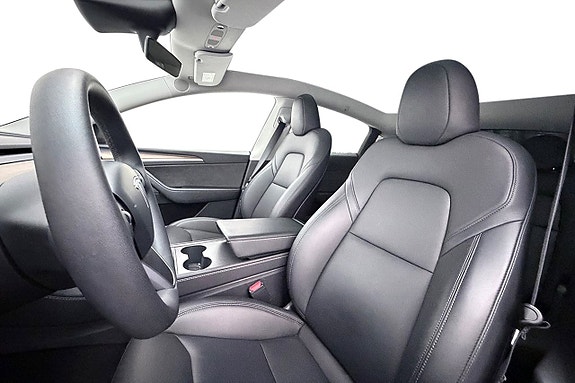 Tesla Model Y 12 of 30