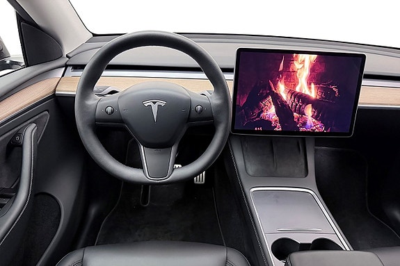 Tesla Model Y 17 of 30