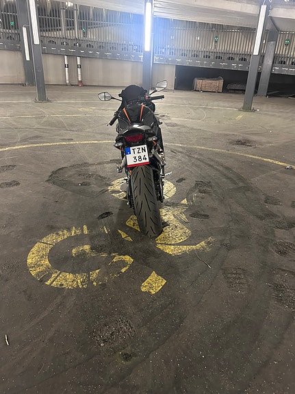 Honda CBR650R 6 of 9