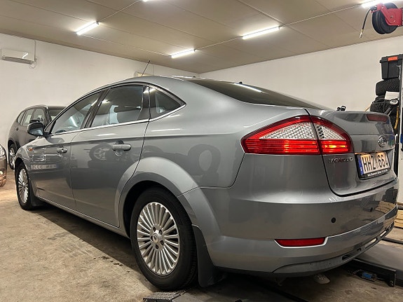 Ford Mondeo 3 of 18