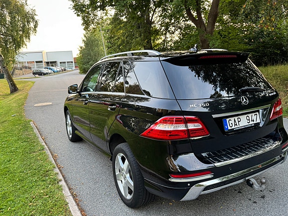 Mercedes-Benz ML350 5 of 6