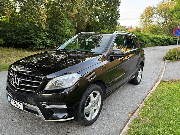 Mercedes-Benz ML350 3 of 6
