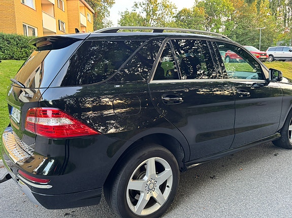 Mercedes-Benz ML350 6 of 6