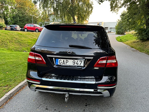 Mercedes-Benz ML350 2 of 6