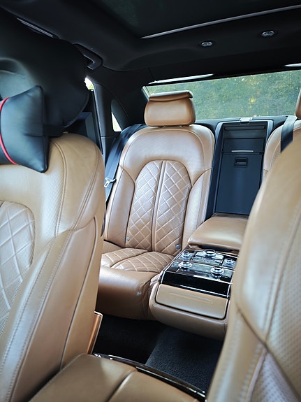 Audi A8 7 of 10