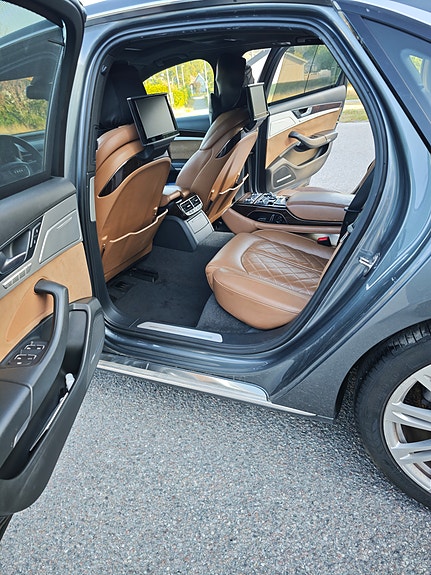 Audi A8 6 of 10