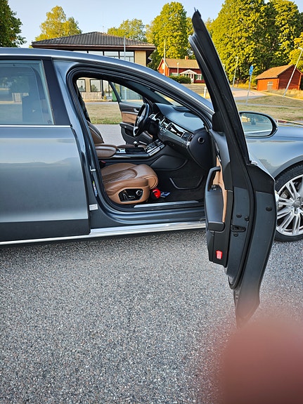Audi A8 5 of 10