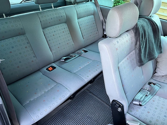 Volkswagen Caravelle 7 of 10