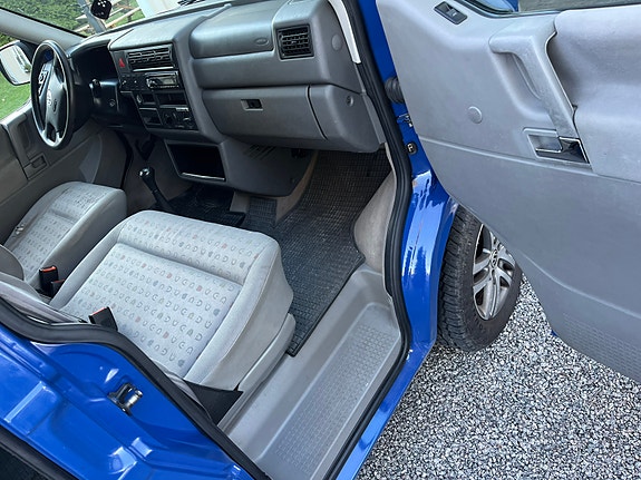 Volkswagen Caravelle 5 of 10