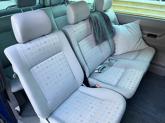 Volkswagen Caravelle 6 of 10