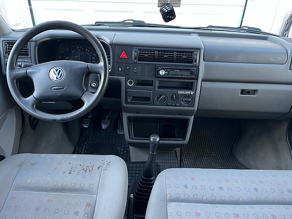 Volkswagen Caravelle 8 of 10