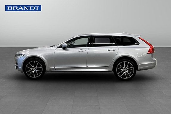 Volvo V90 Cross Country 3 of 9