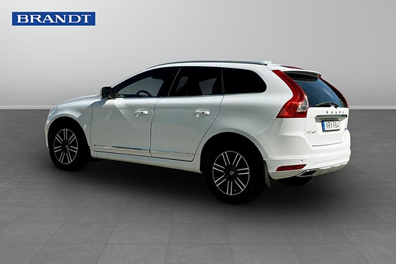 Volvo XC60 2 of 9