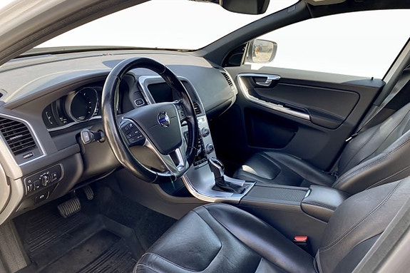 Volvo XC60 5 of 9