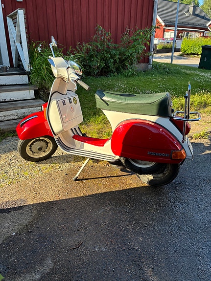 Vespa PX200 2 of 4
