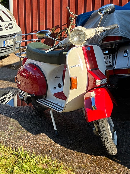 Vespa PX200 3 of 4