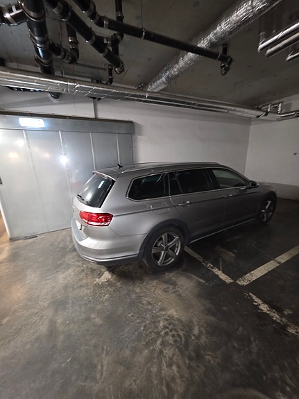 Volkswagen Passat Alltrack 5 of 10