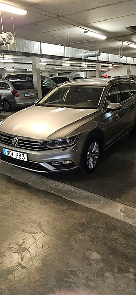 Volkswagen Passat Alltrack 9 of 10