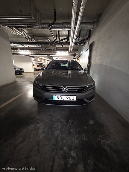 Volkswagen Passat Alltrack 2 of 10