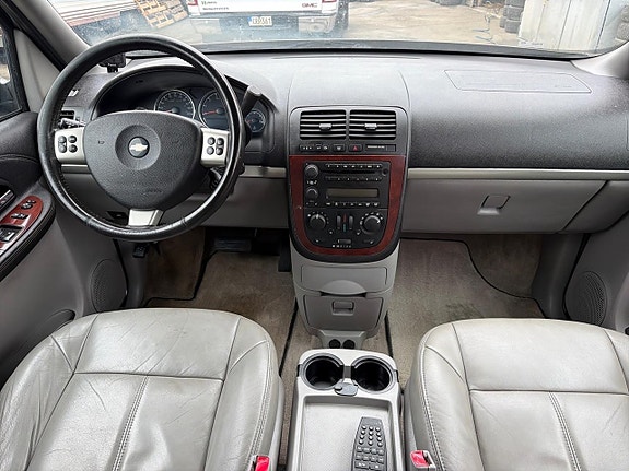 Chevrolet Uplander 17 of 20