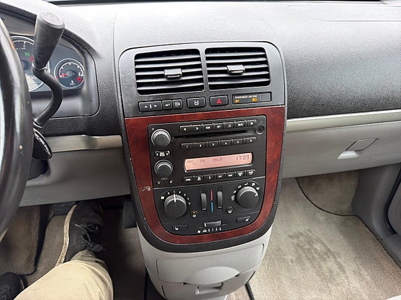 Chevrolet Uplander 13 of 20