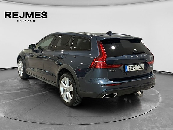 Volvo V60 Cross Country 2 of 14