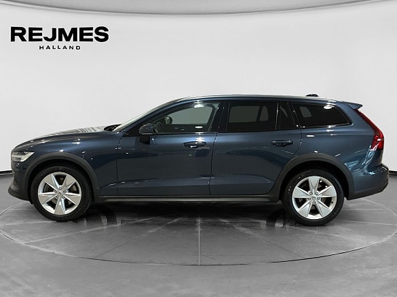 Volvo V60 Cross Country 3 of 14