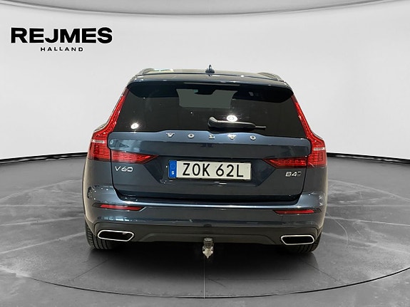 Volvo V60 Cross Country 8 of 14