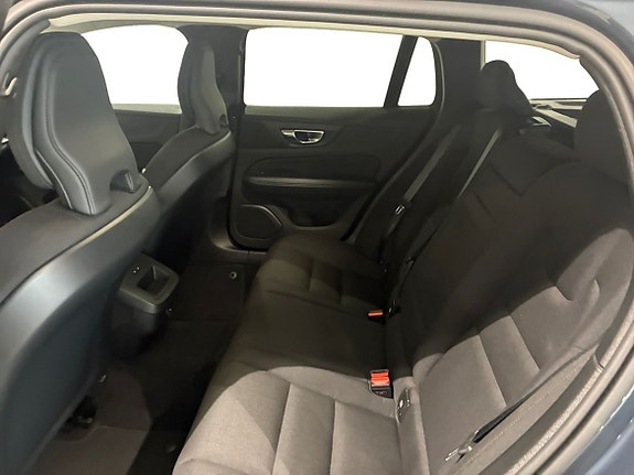 Volvo V60 Cross Country 7 of 14