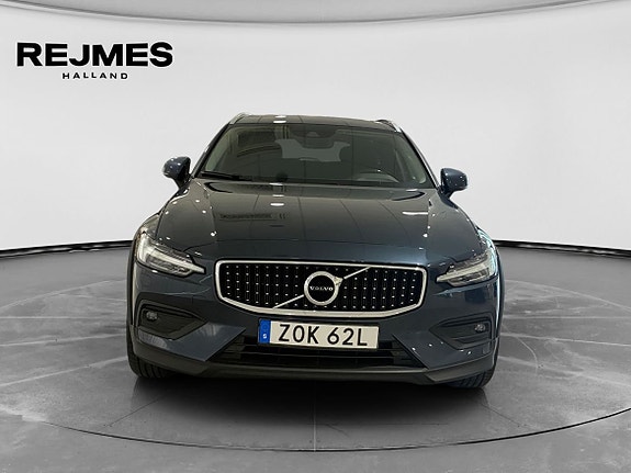Volvo V60 Cross Country 9 of 14