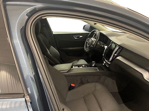Volvo V60 Cross Country 4 of 14