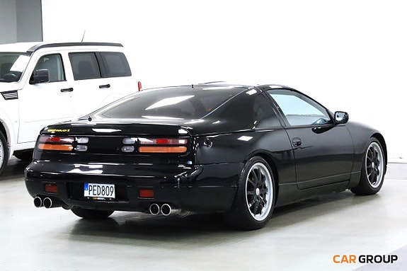 Nissan Z 6 of 17