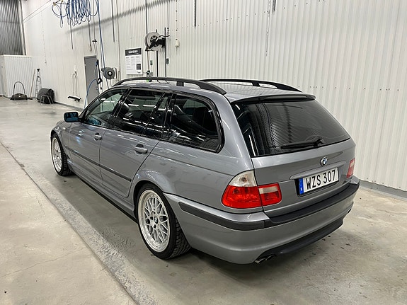 BMW 320i 3 of 8