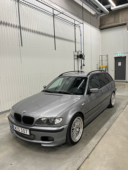 BMW 320i 2 of 8