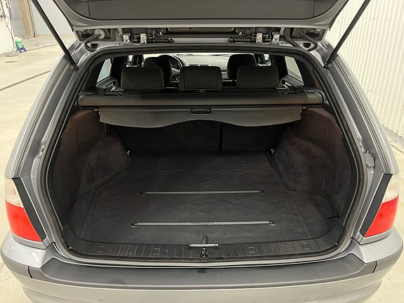 BMW 320i 8 of 8
