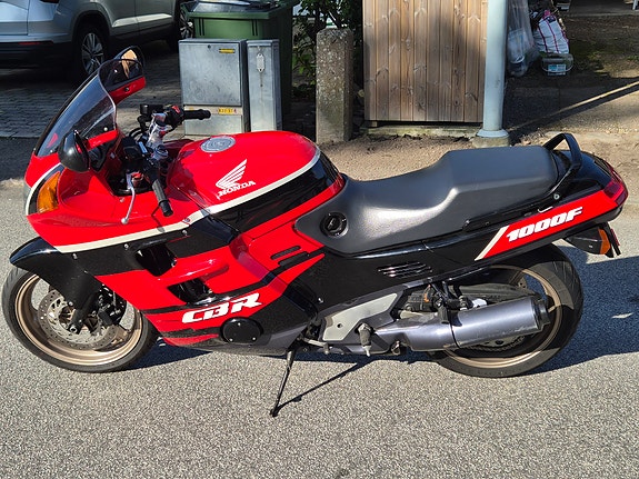 Honda CBR 1000F SC 24 2 of 7