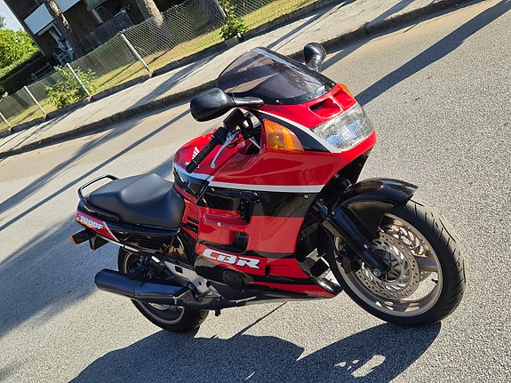 Honda CBR 1000F SC 24 3 of 7