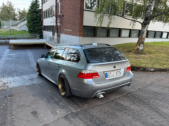 BMW 520d 3 of 5