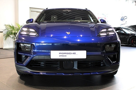 Porsche Macan Turbo 5 of 19