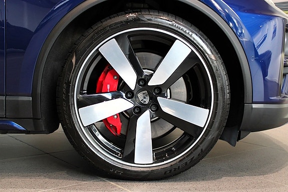 Porsche Macan Turbo 7 of 19