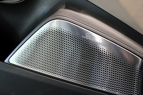 Porsche Macan Turbo 13 of 19