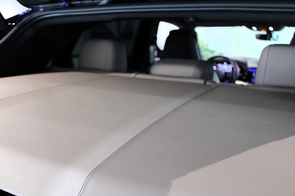 Porsche Macan Turbo 17 of 19