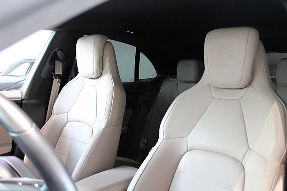 Porsche Macan Turbo 4 of 19