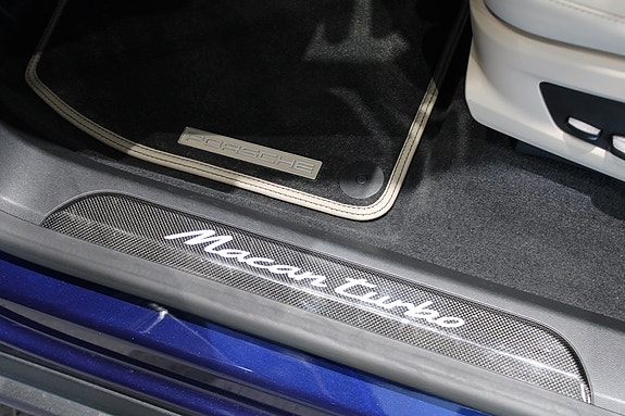 Porsche Macan Turbo 12 of 19