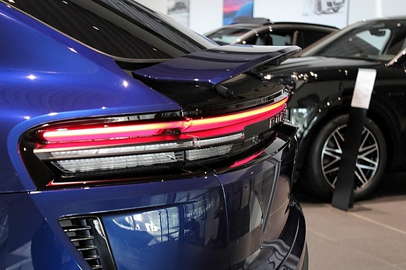 Porsche Macan Turbo 19 of 19