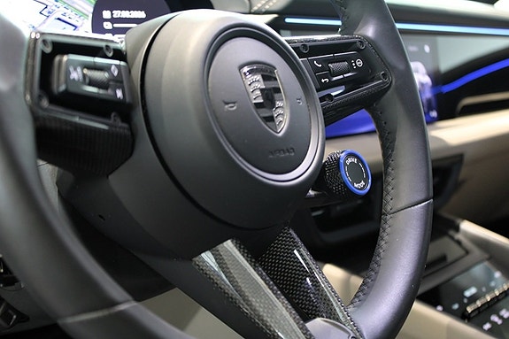 Porsche Macan Turbo 11 of 19
