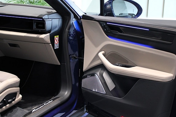 Porsche Macan Turbo 16 of 19