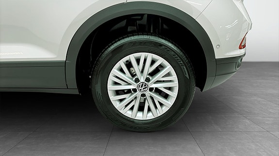 Volkswagen T-Roc 6 of 13